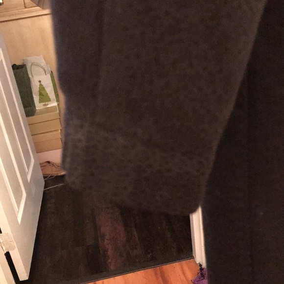 light overcoat for when there’s just a chill in the air - Picture 8 of 9